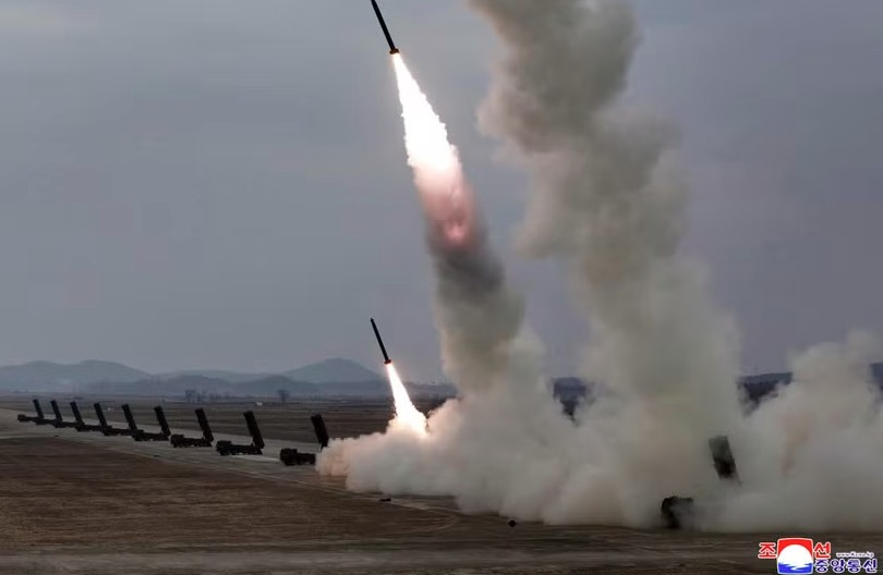 Triều Tiên thử nghiệm thành công tên lửa đạn đạo mang đầu đạn chùm